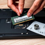 Cara-Menambah-RAM-Laptop-Sendiri-Tanpa-Menghilangkan-Garansi-Resmi