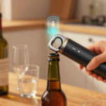 Review-Gadget-Singkat-Pembuka-Botol-Elektrik-Praktis-Tanpa-Tenaga-Ekstra-Besar